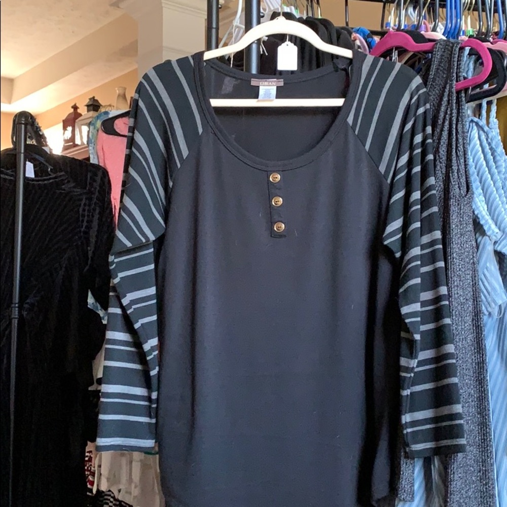 Black with grey stripes top
